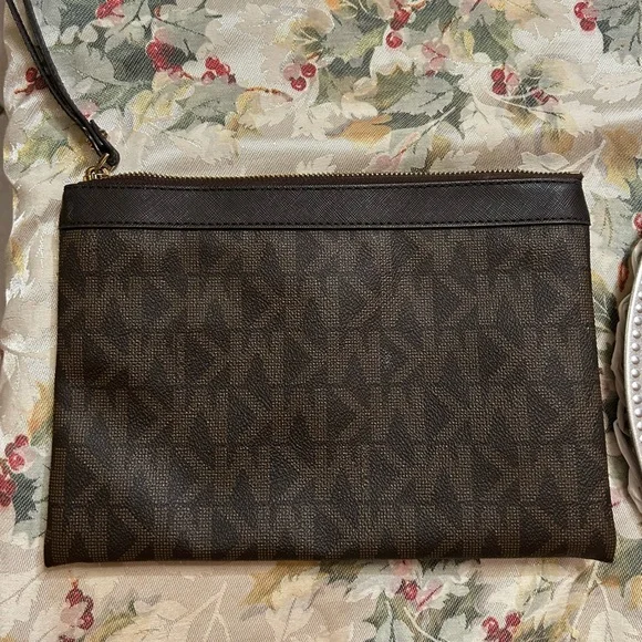 Michael Kors Large Clutch Wristlet - Picture 2 of 12